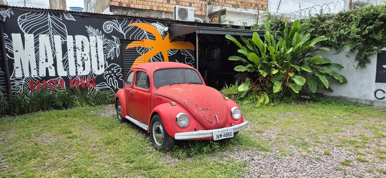 Red beetle Volkswagen 1973 - VW beetle - Vocho - Kafer - Carocha