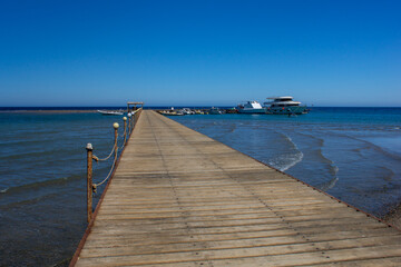 Pomost nad Morzem Czewonym. Przestań © wojwarm