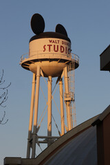 Naklejka premium Parc à thème Disneyland Paris. Château d’eau avec des oreilles à Disney Adventure World (Walt Disney Studios)