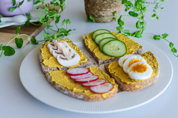 Delicious Hummus Sandwiches with Fresh Toppings