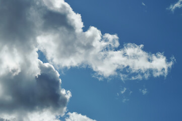 Fototapeta premium Large White Clouds in Daylight Blue Sky – Airy Nature Photography for Tranquil Designs, Editorial Projects, or Background Textures
