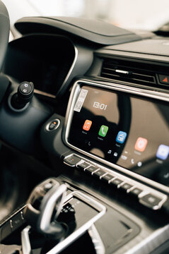 Automatic transmission and multimedia panel