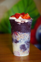 Copo de Açai com Morango e Recheio