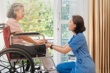 Obraz premium An elderly woman in a wheelchair shares a conversation with a caring healthcare professional in an outdoor setting. The scene highlights support, healthcare, and emotional well being in a peaceful.