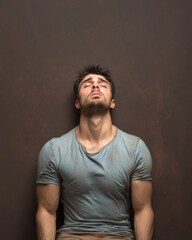 Obraz premium Central American experiencing throbbing pain, depicting real emotion and struggle.