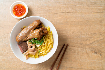 Egg noodles served dry with braised duck