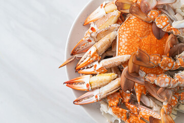 Steamed blue crab with spicy seafood sauce © topntp