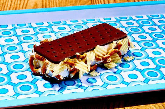  ice cream, sandwich, chipps, retro, novel, pretzel