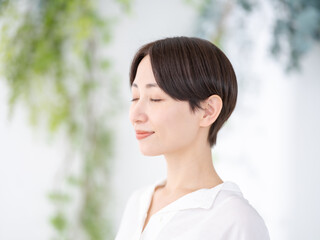 女性