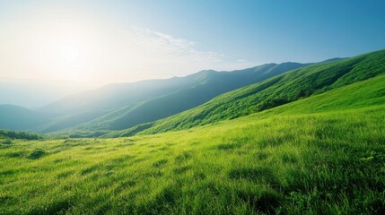 Obraz premium Idyllic green hills and mountains under bright sunshine