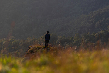 Obraz premium Hiker woman on the mountain background