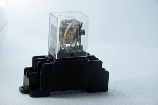 ona phase contactor relay used to control alternating current.