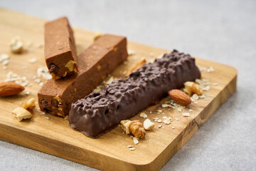 プロテインバー – 筋トレやダイエットに最適なタンパク質補給スナック