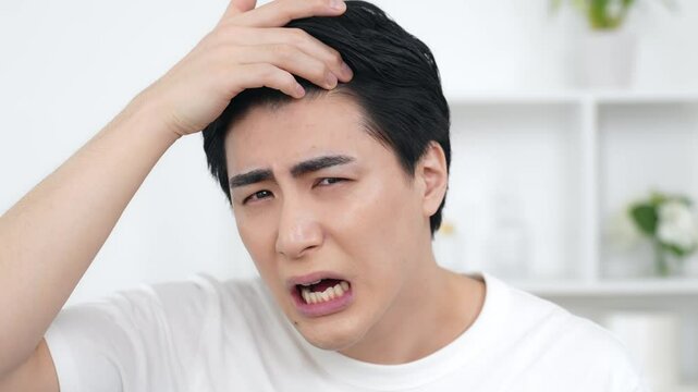 薄毛、ニキビ、男性、悩む、AGA、抜け毛、おでこ、生え際、はげ、チェック、育毛、ヘアケア、治療、後退、脱毛、脱毛症、男性ホルモン、M字、ヘアサイクル、DHT、クリニック、スキンケア、ニキビケア、アクネケア、悩み、困る、トラブル、問題、肌荒れ、メンズ、エステ、日本人、ストレス、ライフスタイル、美容、ビューティー、美肌、美顔、セルフケア、お手入れ、確認、若い、若ハゲ、気になる、心配、不安、不満、フェイ