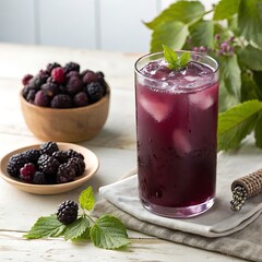 Berry-Infused Drink, Perfectly Blended with the Sweetness of Blackberries and Raspberries for a Natural Jugo de agua de mora negra y frambuesa bebida refrescante e infusionada con las moras negras 