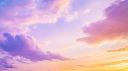 Obraz premium Colorful Cloud Formations During Enchanting Sunset