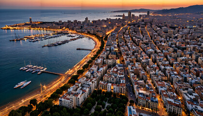 Fototapeta premium Vue panoramique d'une ville côtière au coucher du soleil