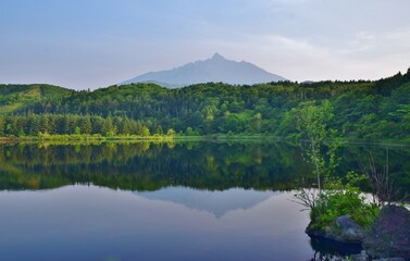 青空に映える夏の利尻富士