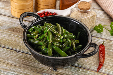 Green bean salad with sesame seeds