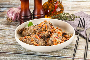 Chicken liver with cream and carrot
