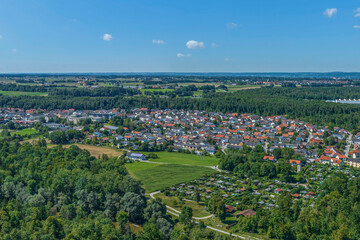 Die Gemeinde Burgkirchen im oberbayerischen Chemiedreieck aus der Vogelperspektive