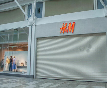 h and m store front