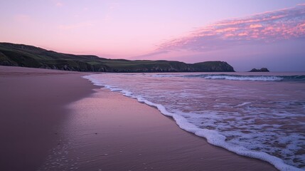 Obraz premium Tranquil Beach Scene at Sunset with Gentle Waves and Serene Sky