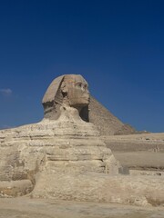 la gran esfinge de egipto vista desde un lateral