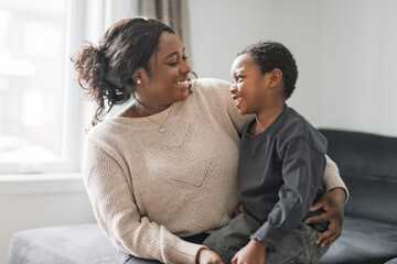 Obraz premium Mother and son having great time on the livingroom
