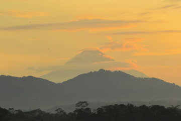 Obraz premium sunrise in the mountains