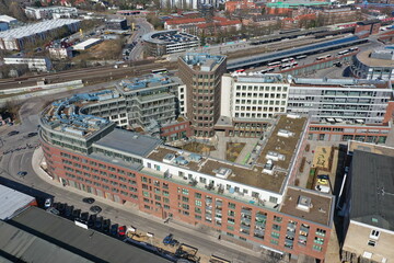 Hamburg Bergedorf Wohn und Geschäftshaus mit Ärzten Bergedorfer tor von oben, Luftaufnahme