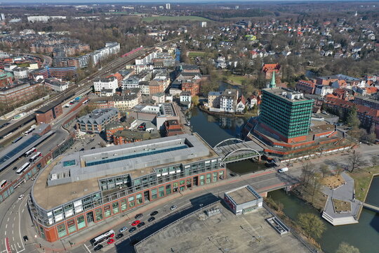 Hamburg Bergedorf, Innenstadt mit Bergedorfer Stra&szlig;e und Serrahn, City Center Bergedorf, CCB. Luftaufnahme