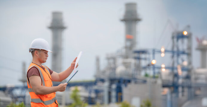 Two engineer working at power plant,Work together happily,Help each other analyze the problem,Consult about development guidelines