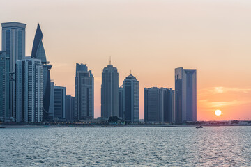 Goldener Sonnenuntergang in Doha, Katar