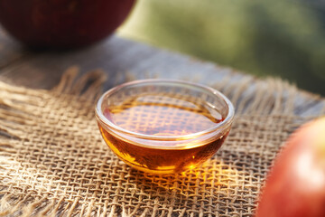 Apple cider vinegar in a glass bowl with fresh apples