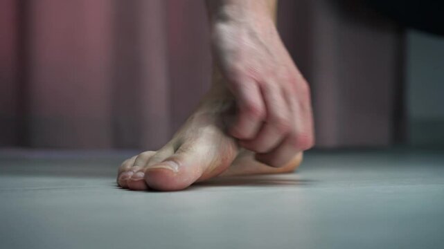 Dermatitis on the heels.
A man scratches his foot.
Foot health.
A man has an allergy and scratches his foot.
Heel crop plan.
Itchy feet