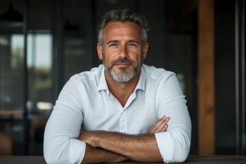 Obraz premium Confident Mature Man with Gray Hair in Office Setting