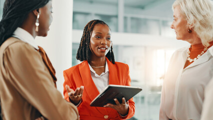 Obraz premium Feedback, meeting and tablet with business women in lobby of office for planning or strategy. Collaboration, discussion and online proposal with employee team in workplace for agenda or review