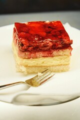 Layered Raspberry Jelly Cake Dessert