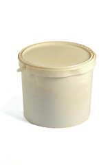 A Detailed Look at a Simple, White Plastic Bucket with a Lid Suitable for Storage and Organization in Various Settings, Both Domestic and Commercial in Nature