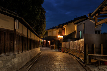 Fototapeta premium Kyoto Alley Near Kiyomizu at Night