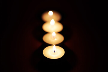 黒背景とキャンドル