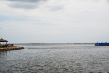 Obraz premium wide sea view seen from wooden pier