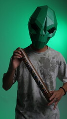 Alienígena musical con instrumentos ancestrales de la selva peruana/Musical Alien with Ancestral Instruments from the Peruvian Jungle – Futuristic and Mystical Concept © Brunito Filmmaker