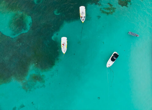 A group of small boats are floating in the ocean