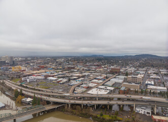 Obraz premium A city with a bridge over a river and a highway
