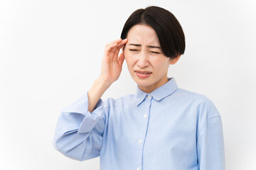 長袖シャツを着ている女性