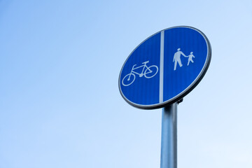 Shared pedestrian and cycling path sign C13/16