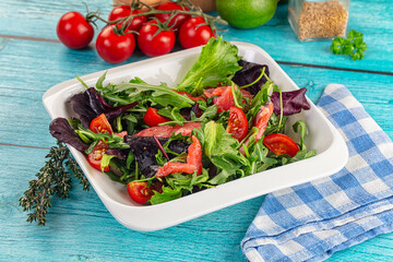 Salad with salmon and arugula