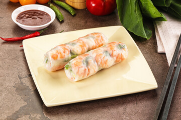 Vietnamese spring roll with prawn